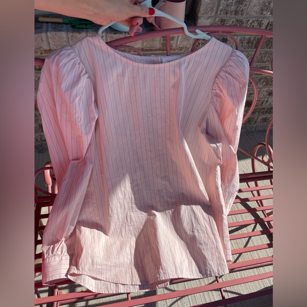 Puffy shoulder long sleeve blouse